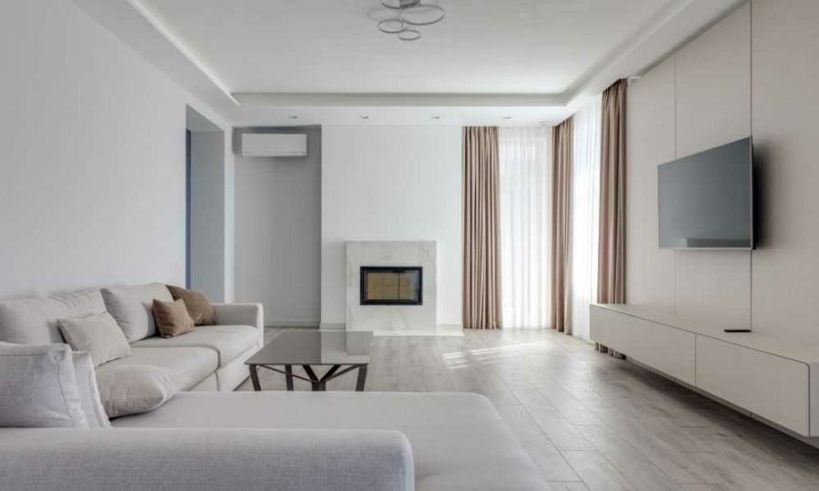 白色系加淺色調家具，可以增加室內明亮感及開闊感。