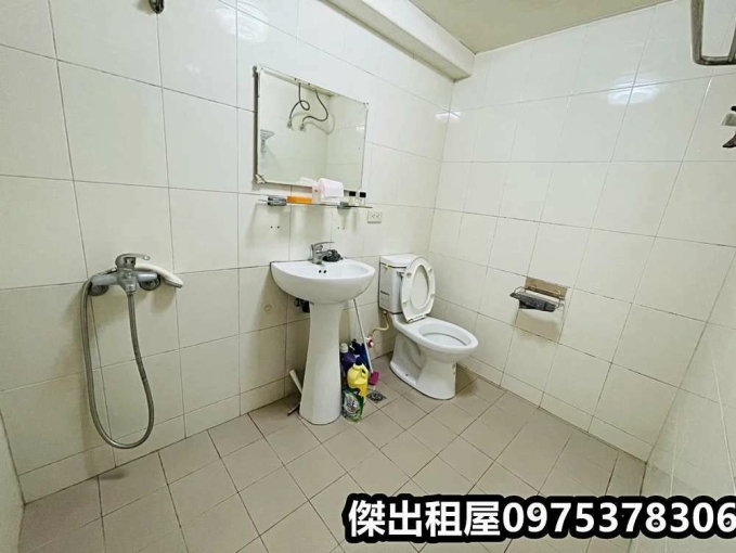 傑出租屋/藝文社區電梯,免追垃圾車,可租汽車位! - Image 5