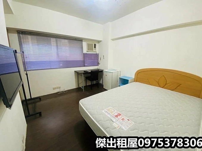 傑出租屋/藝文社區電梯,免追垃圾車,可租汽車位! - Image 1
