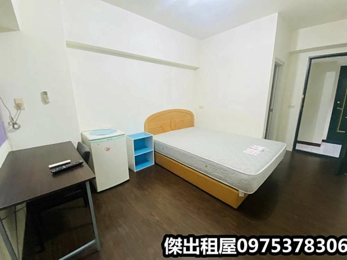 傑出租屋/藝文社區電梯,免追垃圾車,可租汽車位! - Image 2