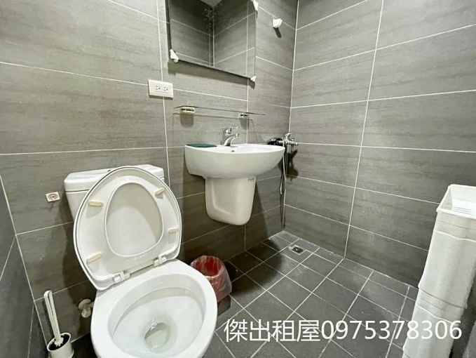 傑出租屋/全新一層2戶,可補助,獨洗 - Image 4