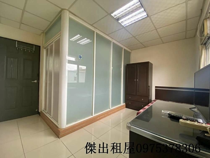 傑出租屋/近開南平價套房,冷氣已更新 - Image 3