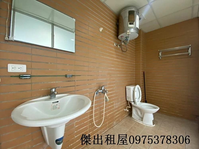 傑出租屋/近開南平價套房,冷氣已更新 - Image 4