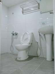 ( 降500到1000)電梯大樓教育大學全新裝潢套房 - Image 13