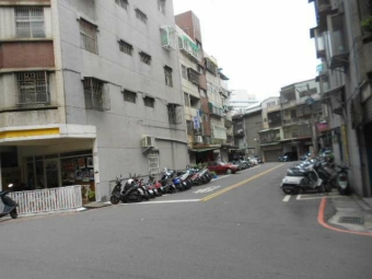 免仲介費 SOGO商圈內公寓4樓新網路套房出租 只另付電費 - Image 24