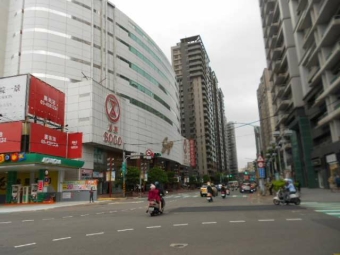 免仲介費 SOGO商圈內公寓4樓新網路套房出租 只另付電費 - Image 26