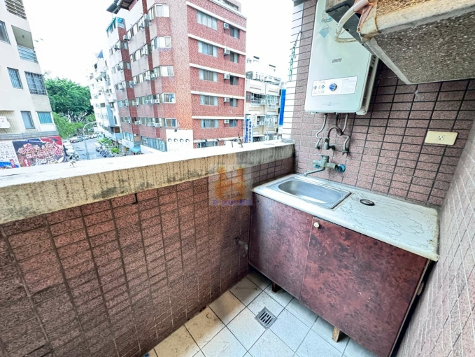 五期公益精誠蘇活大街有陽台電梯大套房類一房一廳~可寵可租補 - Image 8