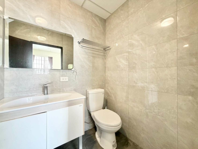 高鐵5分鐘🏅台水電🎀一層兩戶🔆陽台獨洗曬（第3張）