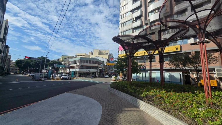 豐原水岸花都三面臨路金店面（第6張）