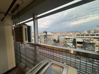 下班後的專屬避風港🌆超大空間電梯套房 附獨立景觀陽台，回家就是一種享受！ 💯稀有秒件，超新，全室質感翻新（第3張）