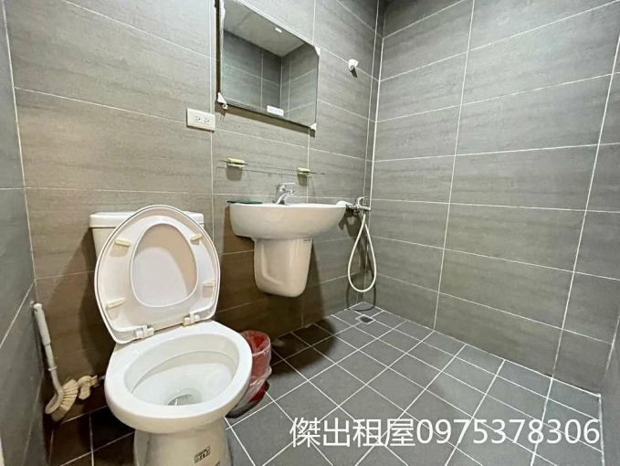 傑出租屋/全新一層2戶,可補助,獨洗 - Image 4