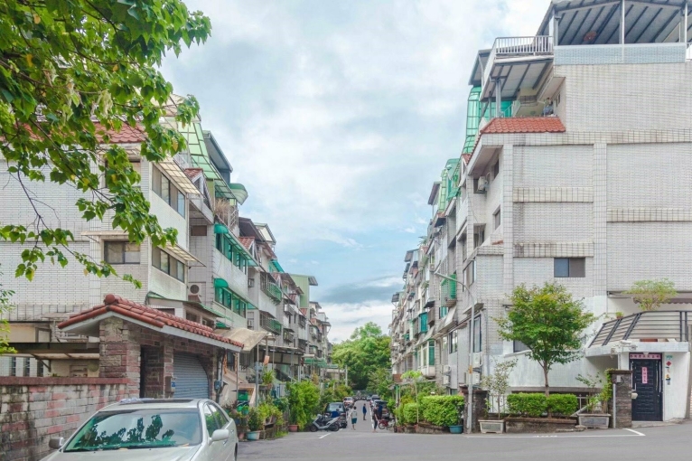 新店市區別墅 三房二廳三衛大陽台 裕隆商城 - Image 1