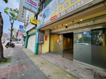 中山路正馬路透天金店面．適診所或生活百貨連鎖加盟店速洽（第3張）