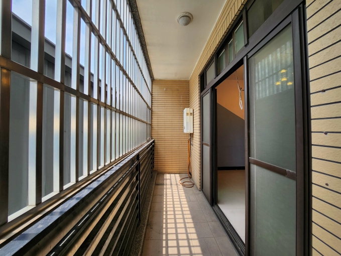 中山路正馬路透天金店面．適診所或生活百貨連鎖加盟店速洽（第13張）