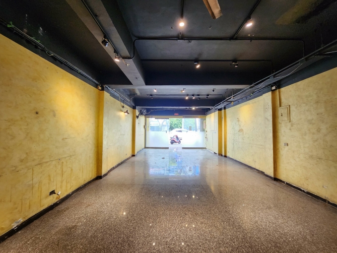 中山路正馬路透天金店面．適診所或生活百貨連鎖加盟店速洽（第10張）