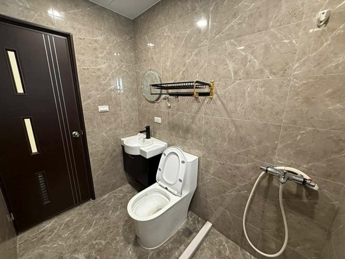 傑出租屋/全新裝潢,中路稀有大空間,採光佳,可補助! - Image 8
