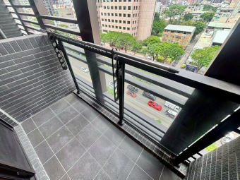 🏙️NPH【鉅陞東方博舍】西區尊榮輕裝美宅｜雙衛浴自帶浴缸｜友善可貓、台水電、車位可另減 📌（第13張）