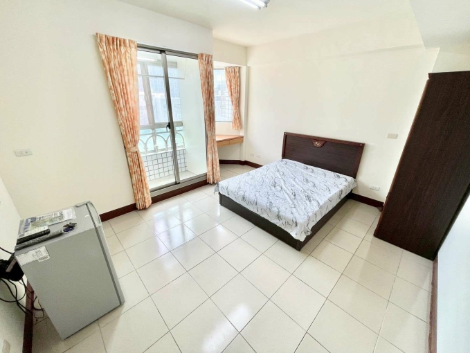 嶺東✨小陽台❤️垃圾桶💕機車位 - Image 2