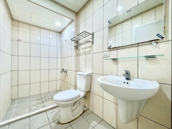 嶺東✨小陽台❤️垃圾桶💕機車位 - Image 15