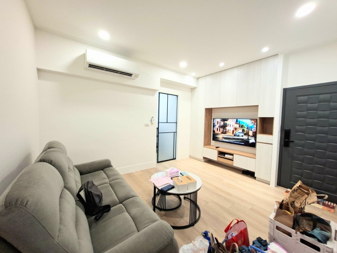 全新完工@正一房一廚一衛@大金變頻冷氣☆電動沙發～（第4張）