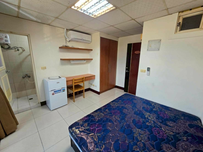 大里>落地窗>陽台>青年中學美套房 - Image 2