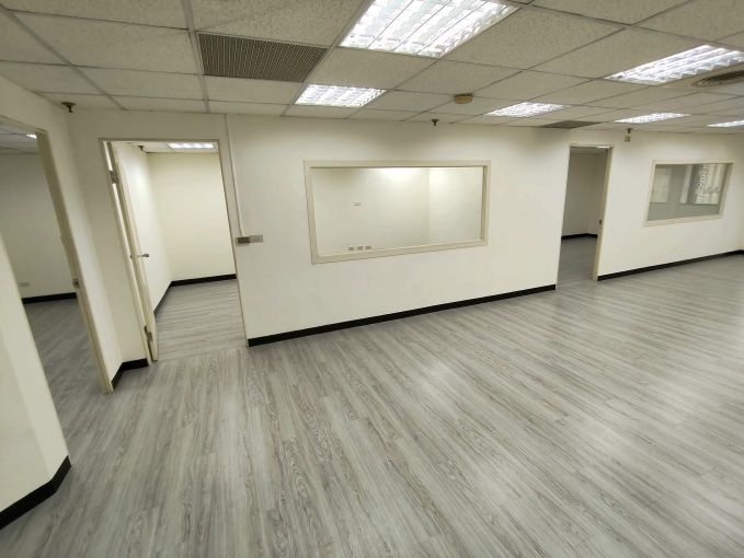 橘子🍊含稅有車位🍊崇德進化路口🍊第一銀行商辦大樓（第2張）