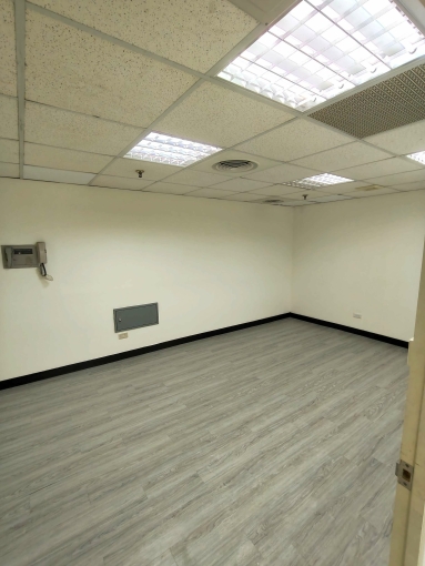 橘子🍊含稅有車位🍊崇德進化路口🍊第一銀行商辦大樓（第4張）