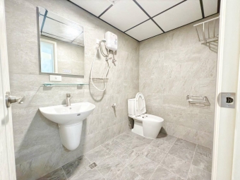 東區採光通風可租補嚴選房客全新整理未住傢俱電滿配自助洗陽台獨曬系統櫃收納多間可選電梯套房（第7張）