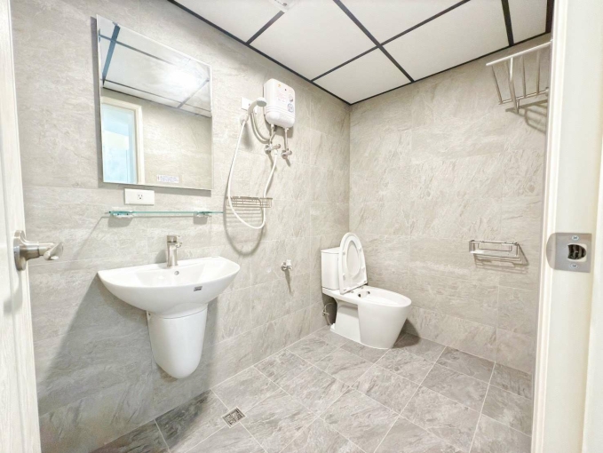 東區採光通風可租補嚴選房客全新整理未住傢俱電滿配自助洗陽台獨曬系統櫃收納多間可選電梯套房（第7張）