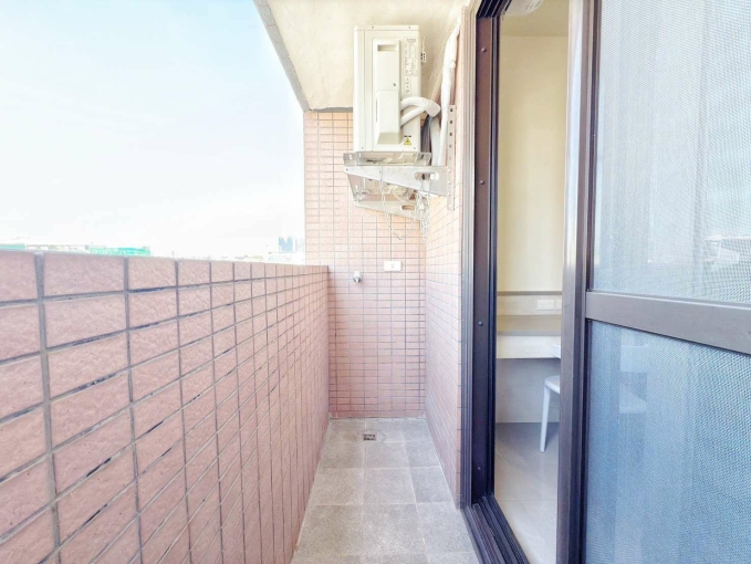 東區採光通風可租補嚴選房客全新整理未住傢俱電滿配自助洗陽台獨曬系統櫃收納多間可選電梯套房（第8張）