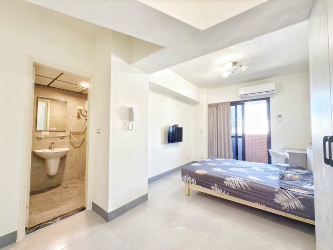 東區採光通風可租補嚴選房客全新整理未住傢俱電滿配自助洗陽台獨曬系統櫃收納多間可選電梯套房（第1張）