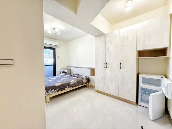 東區採光通風可租補嚴選房客全新整理未住傢俱電滿配自助洗陽台獨曬系統櫃收納多間可選電梯套房（第2張）