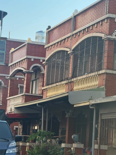 竹南舊市區 邊間六十六坪 大透天 採光好 好停車 - Image 3