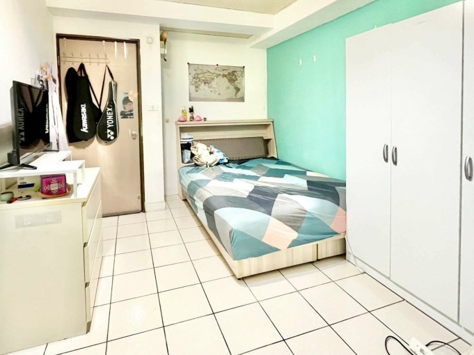 (限女生)西屯陽台大套房~分租~有視野客廳廚房冰箱冷氣洗衣機（第1張）