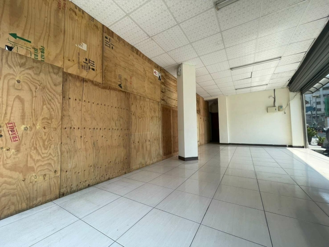 新市車站超值三角窗明亮店面（第1張）