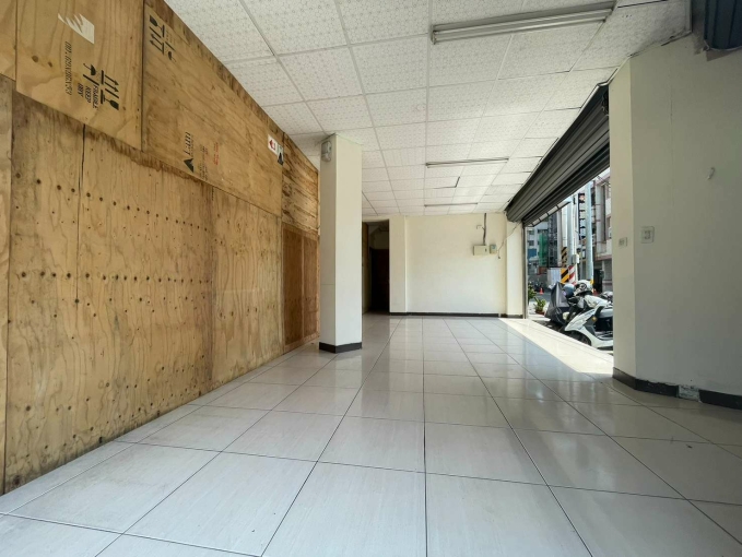 新市車站超值三角窗明亮店面（第3張）
