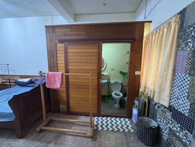 免仲介費🏠後勁溪河堤旁舒適大房間，多木質裝潢｜鄰近日月光楠梓科技園區X學區國昌國中X高大（第3張）