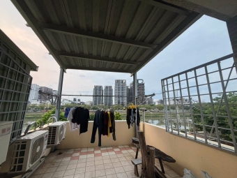 免仲介費🏠後勁溪河堤旁舒適大房間，多木質裝潢｜鄰近日月光楠梓科技園區X學區國昌國中X高大（第8張）