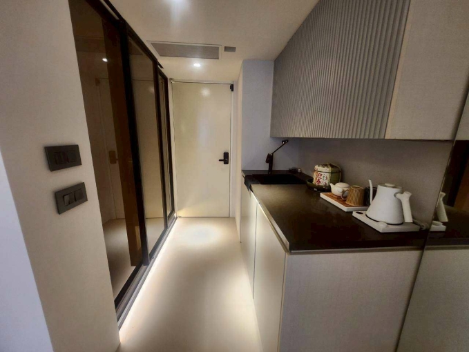 SOGO旁中港之星高檔精緻裝潢有電梯獨立廁所獨立洗手間美容美甲工作室(摩登市對面)