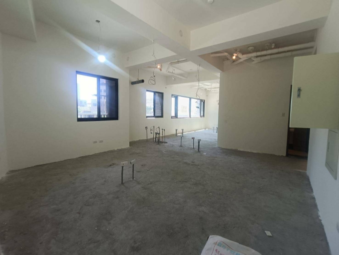 近A10社區大樓底商邊間店面（第5張）