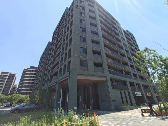 近A10社區大樓底商邊間店面（第1張）