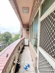 🎉金山街前段優質機能/10坪寬敞大套房/可租補/獨立陽台洗衣機/洗澡使用瓦斯/一層兩戶/採光通風良好/垃圾集中🎉 - Image 11