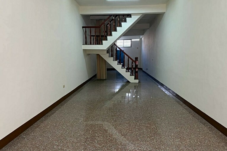 鳳山區可停車可寵華興街透天免仲可申請補助🏠兆基社會住宅(第5張)