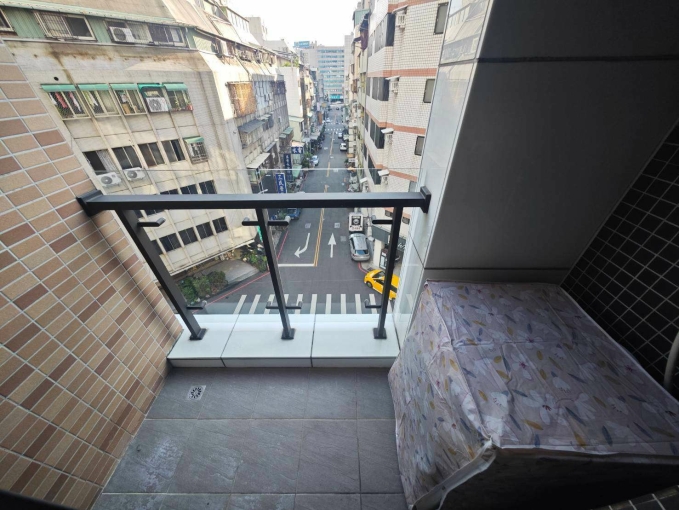 🔥中區電梯套房🔥可雙租補🔥陽台獨洗🔥近中華路夜市 - Image 3