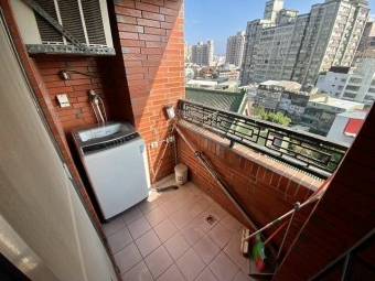 💙已出租💙💞大象租屋💞摩登新貴大樓.SOGO飯店式管理大套房.有廚房.陽台（第8張）