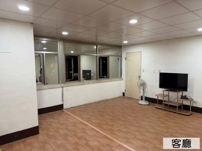 (免仲介費可租補可寵)公寓三房整層住家/加賴聯絡在最後一張圖（第1張）