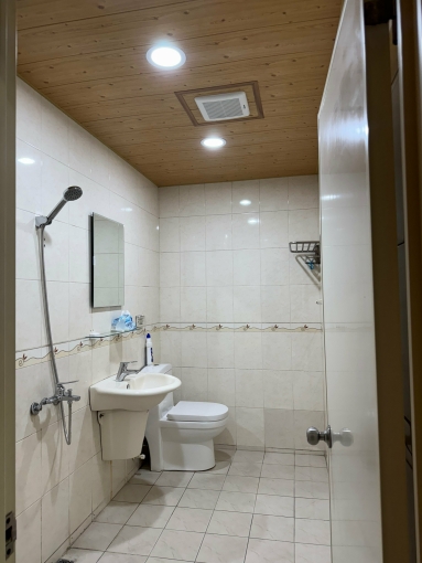 民族區間車站旁公寓ㄧ樓（第12張）