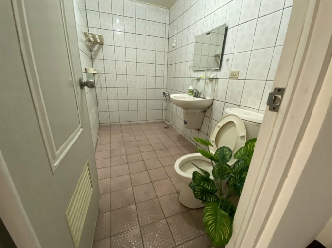 電梯陽台大套房（第1張）