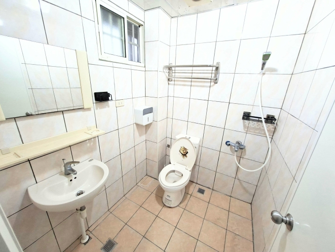 可租補秒殺款@大空間@陽台@子母車@機車位@汽車很好停 - Image 13