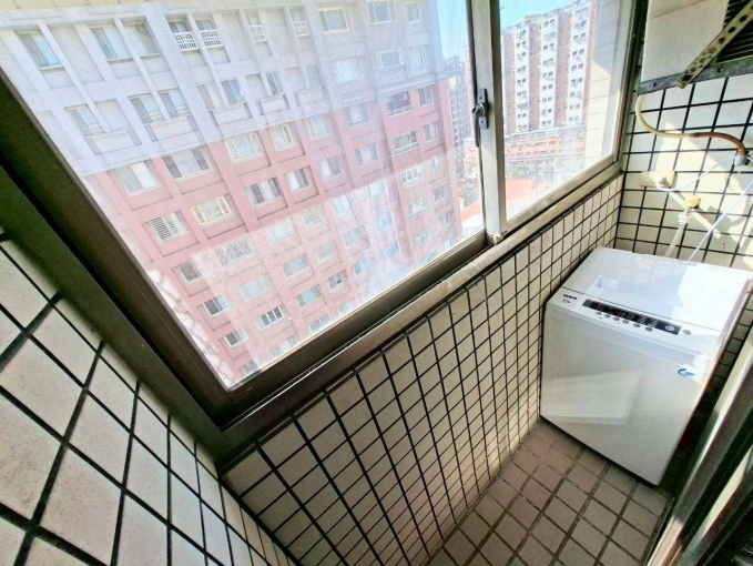 北區漢口路｜電梯$9000套房｜👉 獨洗曬＋陽台｜衛浴開窗｜首月租金半價｜可雙租補｜台水電（第10張）